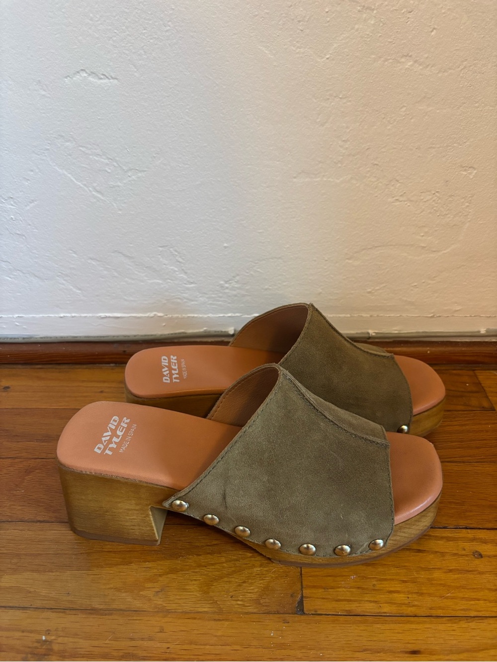 David Tyler Suede Studded Platform Mules in Olive Size 7 - Picture 7 of 8